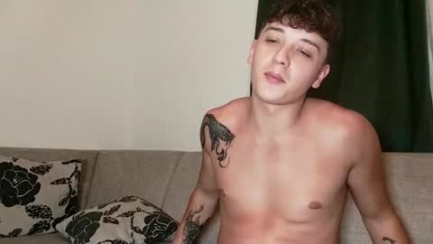 Snapshot of mikelaur chatting on 09/19/25, 06:19 MikeLaur online show from 09/19/25, 06:19