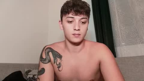 Snapshot of mikelaur chatting on 10/13/25, 05:57 MikeLaur online show from 10/13/25, 05:57