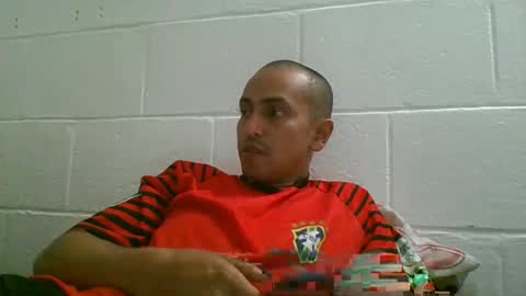 Snapshot of mikelgold1 chatting on 12/05/24, 02:42 mikelgold1 online show from 12/05/24, 02:42