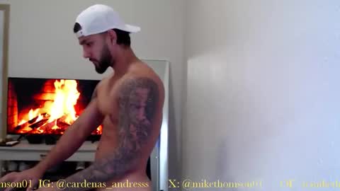 Snapshot of mikethomson01 chatting on 11/18/25, 07:40 Mike online show from 11/18/25, 07:40