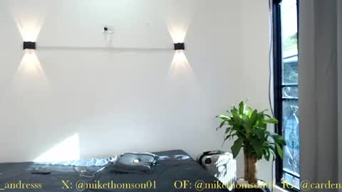 Snapshot of mikethomson01 chatting on 04/26/26, 12:58 Mike online show from 04/26/26, 12:58
