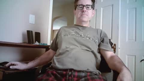 Snapshot of mikewulds chatting on 10/18/25, 01:34 Mike online show from 10/18/25, 01:34