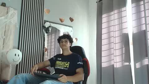 Snapshot of mikey_banji chatting on 10/14/25, 12:28 mikey_banji online show from 10/14/25, 12:28