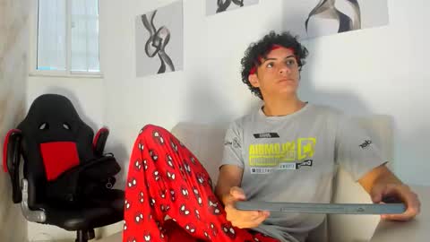 Snapshot of mikey_banji chatting on 10/17/25, 12:30 mikey_banji online show from 10/17/25, 12:30