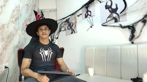 Snapshot of mikey_banji chatting on 10/21/25, 12:39 mikey_banji online show from 10/21/25, 12:39
