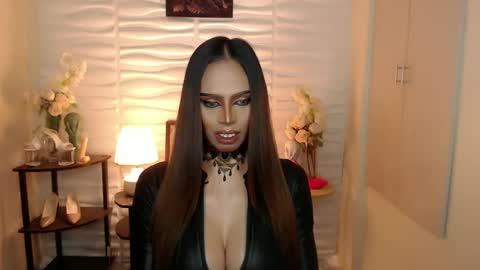 Mistress MikeyAlawi online show from 12/04/24, 06:39