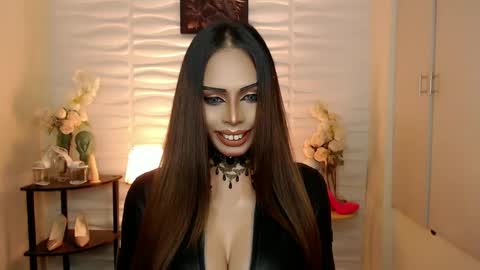 Mistress MikeyAlawi online show from 12/08/24, 07:37