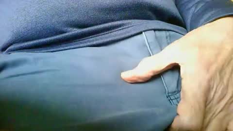 Snapshot of mikeybed chatting on 02/14/26, 03:31 mikeybed online show from 02/14/26, 03:31