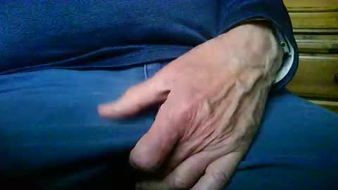 Snapshot of mikeybed chatting on 02/15/26, 02:36 mikeybed online show from 02/15/26, 02:36