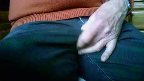 Snapshot of mikeybed chatting on 02/18/26, 10:55 mikeybed online show from 02/18/26, 10:55