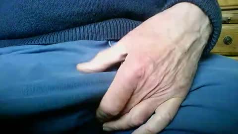 Snapshot of mikeybed chatting on 03/08/26, 11:03 mikeybed online show from 03/08/26, 11:03