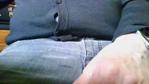 Snapshot of mikeybed chatting on 03/20/26, 04:01 mikeybed online show from 03/20/26, 04:01