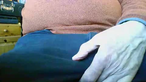 Snapshot of mikeybed chatting on 04/02/26, 01:42 mikeybed online show from 04/02/26, 01:42