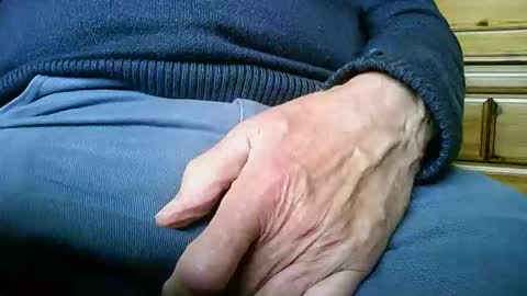 Snapshot of mikeybed chatting on 04/15/26, 01:40 mikeybed online show from 04/15/26, 01:40