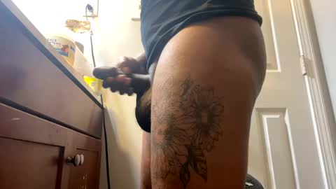 Snapshot of mikeyblunt chatting on 01/26/25, 10:45 mikeyblunt online show from 01/26/25, 10:45