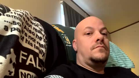 Snapshot of mikeylikesit2222 chatting on 12/28/24, 07:43 mikeylikesit2222 online show from 12/28/24, 07:43