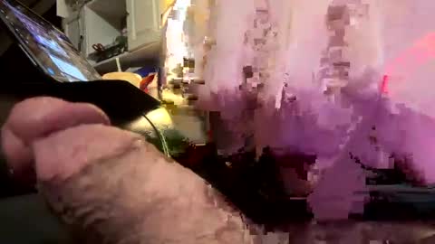 Snapshot of mikeylikesit2222 chatting on 02/05/25, 01:04 mikeylikesit2222 online show from 02/05/25, 01:04