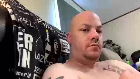 Snapshot of mikeylikesit2222 chatting on 10/19/25, 02:40 mikeylikesit2222 online show from 10/19/25, 02:40