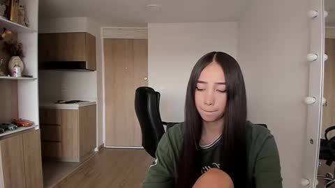 Snapshot of mikeyvioleta chatting on 09/25/25, 06:55 VIOLETAMIKE online show from 09/25/25, 06:55