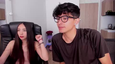 Snapshot of mikeyvioleta chatting on 10/22/25, 05:56 VIOLETAMIKE online show from 10/22/25, 05:56