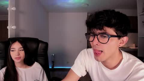 Snapshot of mikeyvioleta chatting on 11/12/25, 01:39 VIOLETAMIKE online show from 11/12/25, 01:39