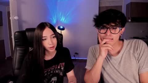 Snapshot of mikeyvioleta chatting on 11/26/25, 10:33 VIOLETAMIKE online show from 11/26/25, 10:33