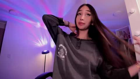 Snapshot of mikeyvioleta chatting on 12/21/25, 03:13 VIOLETAMIKE online show from 12/21/25, 03:13