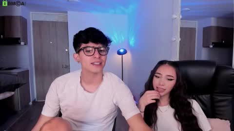 Snapshot of mikeyvioleta chatting on 02/09/26, 02:21 VIOLETAMIKE online show from 02/09/26, 02:21