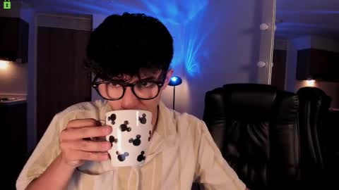 Snapshot of mikeyvioleta chatting on 02/15/26, 08:57 VIOLETAMIKE online show from 02/15/26, 08:57