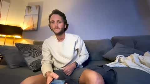 Snapshot of mikeywhite123 chatting on 01/19/25, 05:15 mikeywhite123 online show from 01/19/25, 05:15