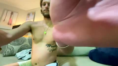 Snapshot of mikeywhite123 chatting on 02/28/25, 06:43 mikeywhite123 online show from 02/28/25, 06:43