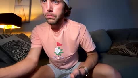 Snapshot of mikeywhite123 chatting on 03/06/25, 04:52 mikeywhite123 online show from 03/06/25, 04:52