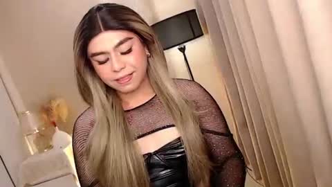 Theresa Luna online show from 10/18/25, 05:14