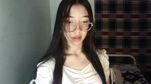 Snapshot of mikhaela_ chatting on 10/25/25, 06:21 Mikhaela online show from 10/25/25, 06:21