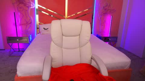 Snapshot of mikiikiwi chatting on 12/03/24, 07:44 Miki online show from 12/03/24, 07:44