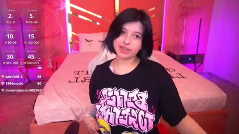 Snapshot of mikiikiwi chatting on 03/10/25, 12:18 Miki online show from 03/10/25, 12:18