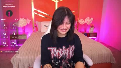 Snapshot of mikiikiwi chatting on 09/22/25, 10:12 Miki online show from 09/22/25, 10:12