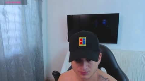 Snapshot of mikke_love chatting on 12/15/25, 01:48 MIKKE online show from 12/15/25, 01:48