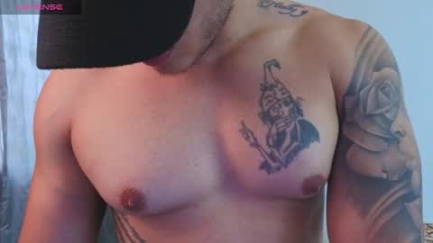 Snapshot of mikke_love chatting on 12/19/25, 02:02 MIKKE online show from 12/19/25, 02:02