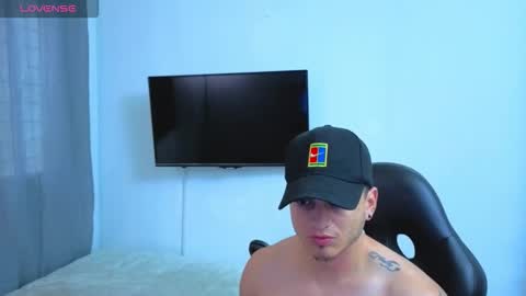 Snapshot of mikke_love chatting on 01/13/26, 02:44 MIKKE online show from 01/13/26, 02:44