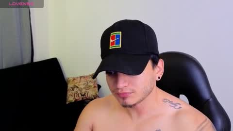 Snapshot of mikke_love chatting on 02/19/26, 02:57 MIKKE online show from 02/19/26, 02:57