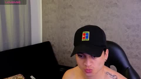 Snapshot of mikke_love chatting on 02/27/26, 02:39 MIKKE online show from 02/27/26, 02:39