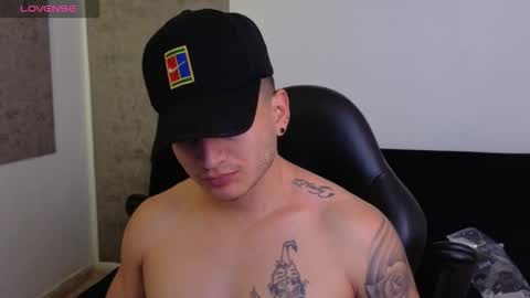 Snapshot of mikke_love chatting on 03/09/26, 02:32 MIKKE online show from 03/09/26, 02:32