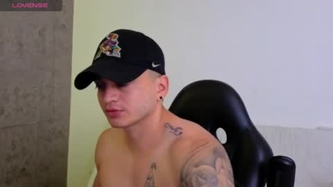 Snapshot of mikke_love chatting on 04/29/26, 02:43 MIKKE online show from 04/29/26, 02:43