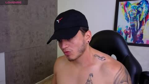 Snapshot of mikke_love chatting on 05/25/26, 02:56 MIKKE online show from 05/25/26, 02:56