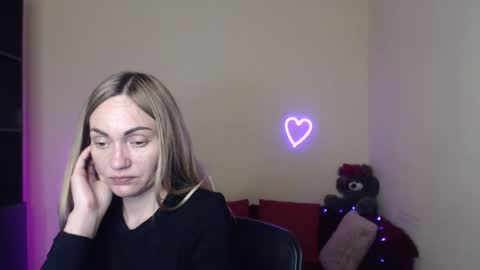 Snapshot of mikkey_mouse8 chatting on 04/18/26, 06:12 Adalina online show from 04/18/26, 06:12