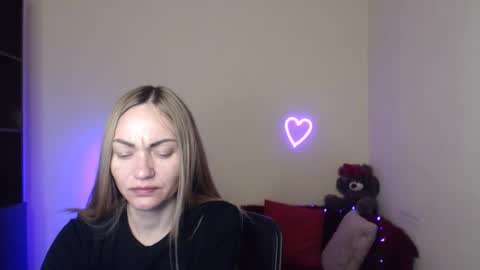 Snapshot of mikkey_mouse8 chatting on 04/19/26, 05:23 Adalina online show from 04/19/26, 05:23