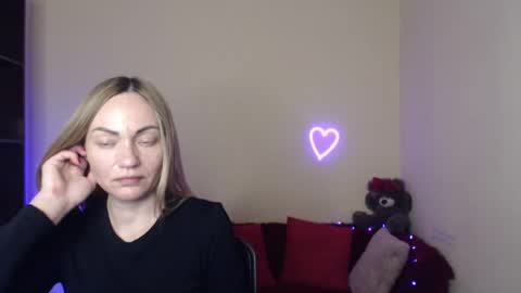 Snapshot of mikkey_mouse8 chatting on 04/19/26, 06:21 Adalina online show from 04/19/26, 06:21