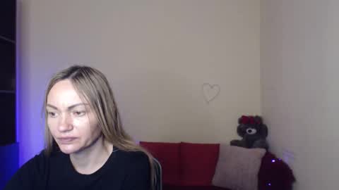 Snapshot of mikkey_mouse8 chatting on 04/21/26, 06:12 Adalina online show from 04/21/26, 06:12