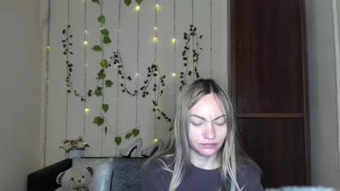 Snapshot of mikkey_mouse8 chatting on 04/29/26, 06:17 Adalina online show from 04/29/26, 06:17